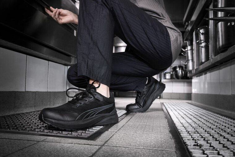 Puma Safety SPARK ST BLK LOW O1 FO SR Werkschoen Zwart