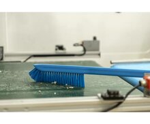 Vikan Ultra Smalle Borstel Met Lange Steel 600mm Blauw