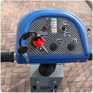 iVo Mini Opzit Sweeper Veegmachine inclusief batterij en lader