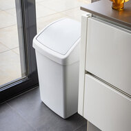 Sunware Delta prullenbak met swingdeksel 50L wit