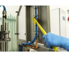 Vikan Ultra Smalle Borstel Met Lange Steel 600mm Geel